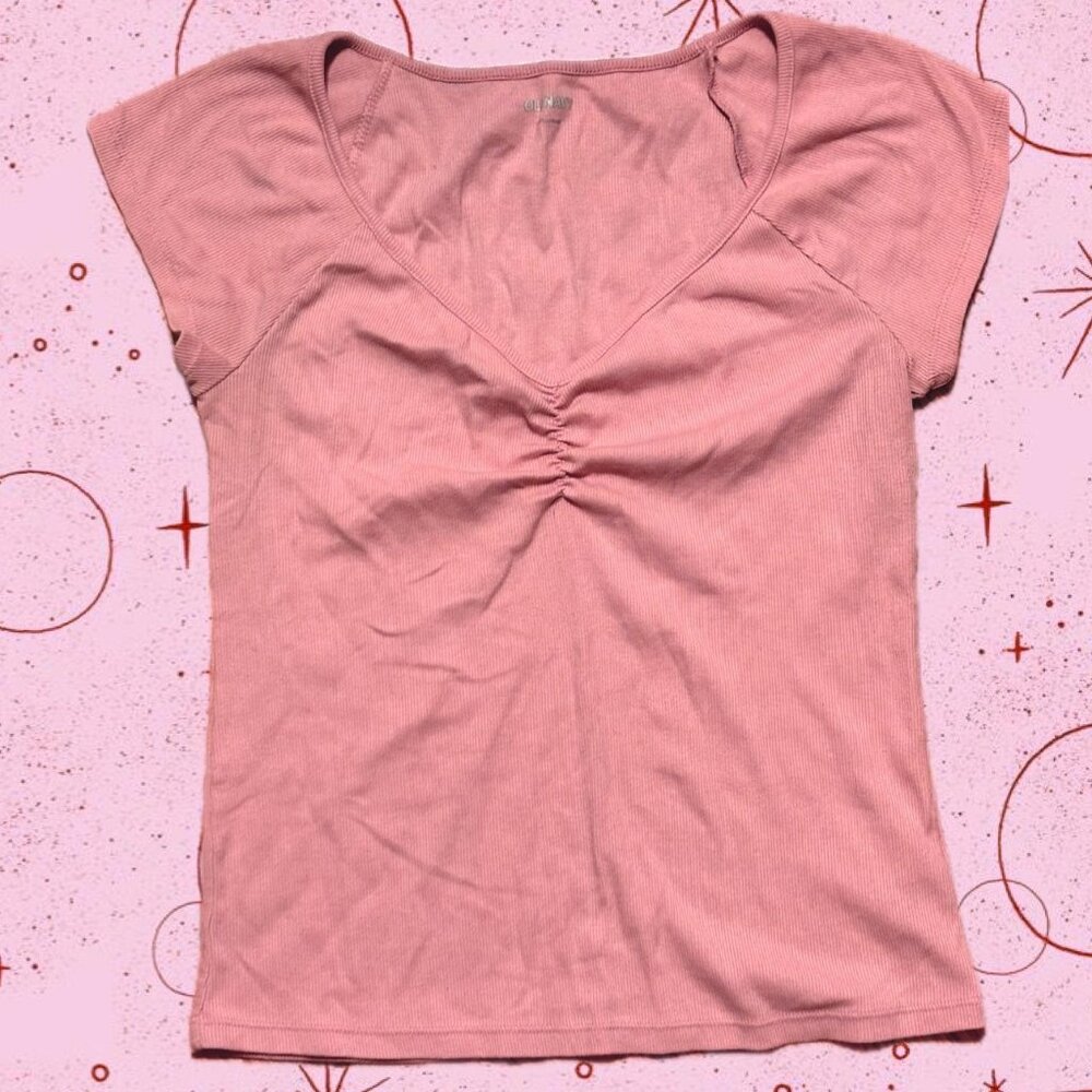 Pink Old Navy baby tee with cute front scrunch 🎀🌸